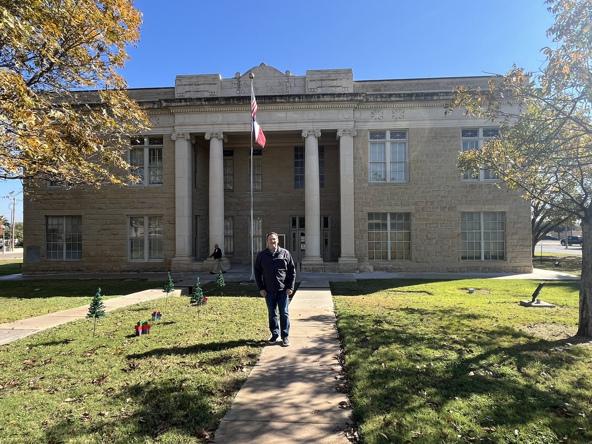 JeffBoydTX's tweet photo. Dimmit County courthouse (1884) in Carrizo Springs. Philip Dimmitt (spelling error has never been fixed) survived Goliad, would have been trapped in the Alamo had Travis not sent him out on a scouting mission, and showed up one day late for the battle of San Jacinto. https://t.co/crSOG5tAbd
