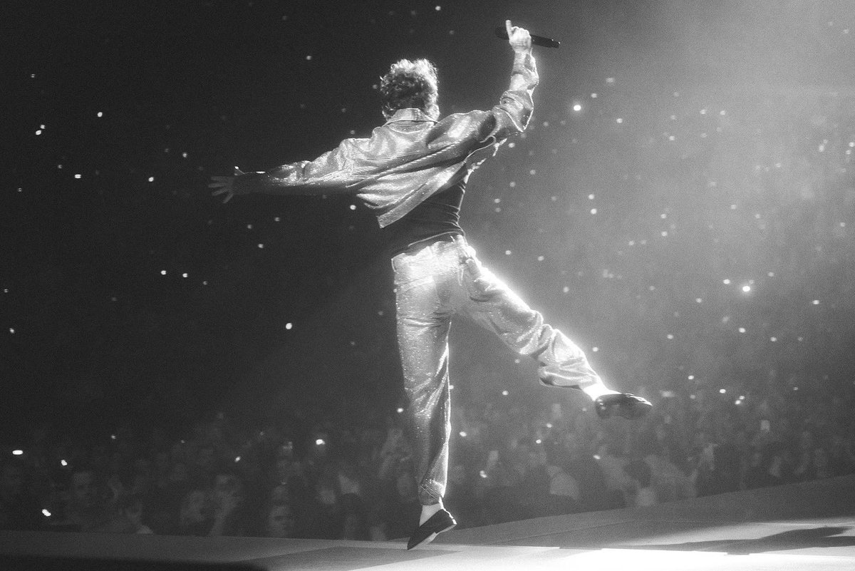 Tom_Grennan's tweet photo. It can’t be Christmas without Jingle Bell Ball @CapitalOfficial ❄️ https://t.co/8xNU17eKYQ
