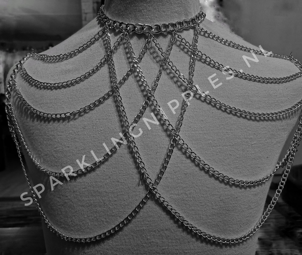 SparklingNipple's tweet image. Ik zag iets...
En moest daar eigen draai aan geven.
Nu nog op de pop..wat al prachtig is..
Wie o wie...gaat deze op zichzelf plaatsen??
Dm voor info
#bodychain
#kettingen
#sensueel
#bdsm
#kinky
#kerstkado