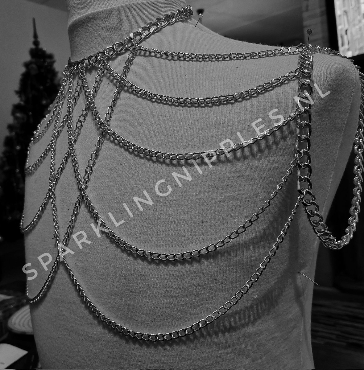 SparklingNipple's tweet image. Ik zag iets...
En moest daar eigen draai aan geven.
Nu nog op de pop..wat al prachtig is..
Wie o wie...gaat deze op zichzelf plaatsen??
Dm voor info
#bodychain
#kettingen
#sensueel
#bdsm
#kinky
#kerstkado