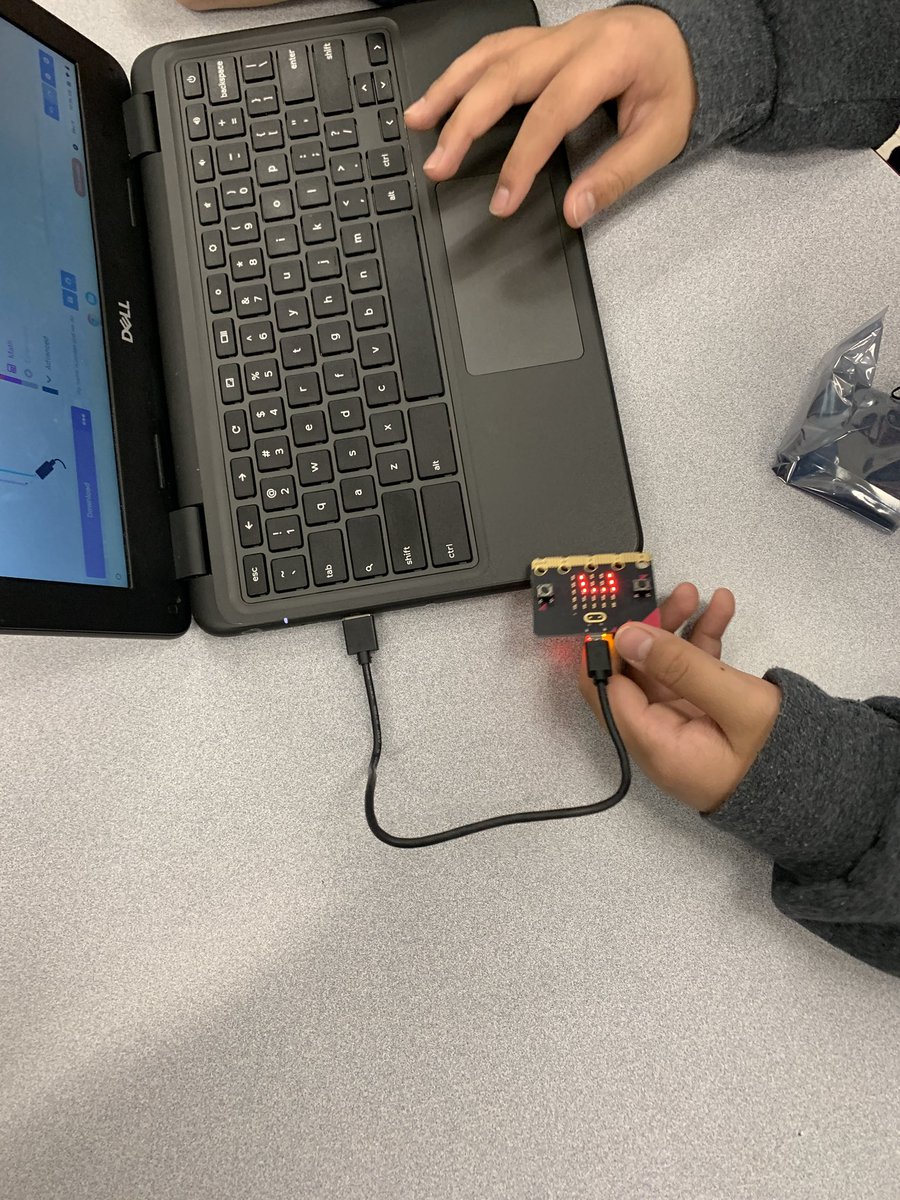 DLIT_TCDSB's tweet image. Kickoff for #TCDSBCSEdWeek ! Amazing turn out from all our areas fully engaged with @microbit_edu ! Thanks to Bishop Marrocco TM for hosting us & our Math Dept. for running the session! @TCDSB @TCDSB21C @laila_velocci @TCDSB_MathSO #impactsofcomputing #csedweek #csheroes