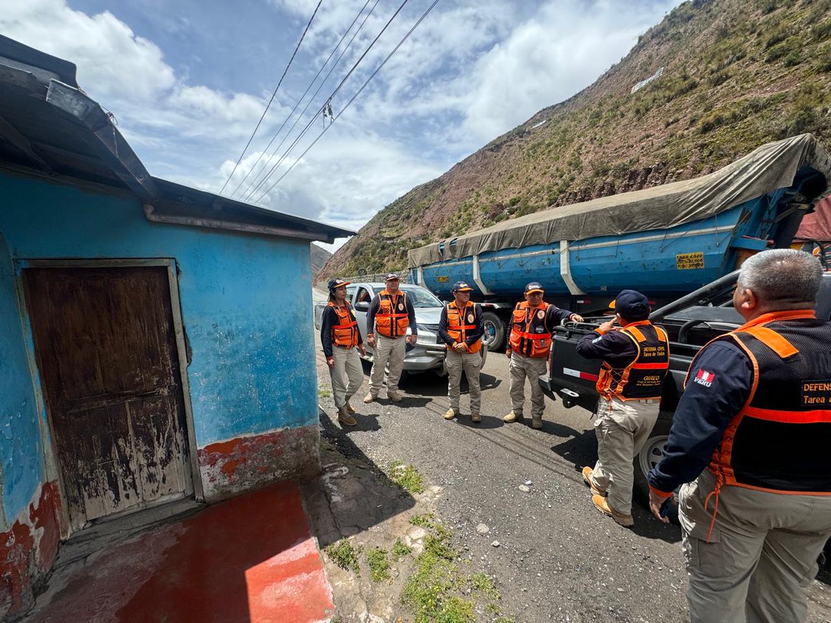 indeciperu's tweet photo. 📍Huarochirí - Lima | Equipo #GIRED se movilizó hasta la cuenca alta del río Rímac ante el aviso de lluvias intensas a fin de proporcionar asistencia técnica a las autoridades del lugar. 👍🏼🇵🇪 https://t.co/EYRxkuHgbq