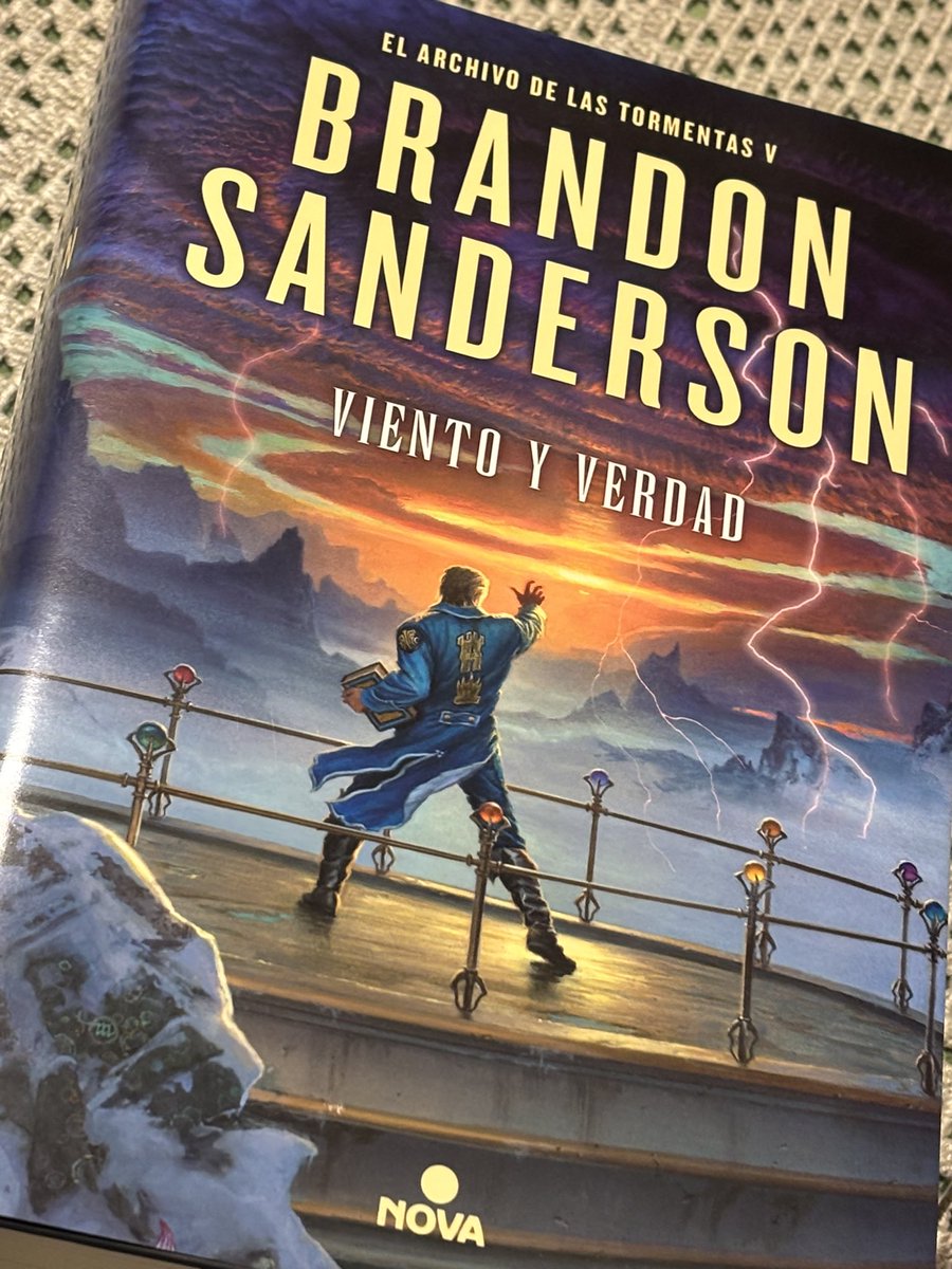 danimilan12's tweet photo. No sentía tal expectación por un libro desde aquellas colas interminables para comprar el último volumen de Harry Potter. La literatura es la hostia. Gracias, Sanderson. 

Viaje antes que destino. ⚔️ https://t.co/pPTPWuYliS