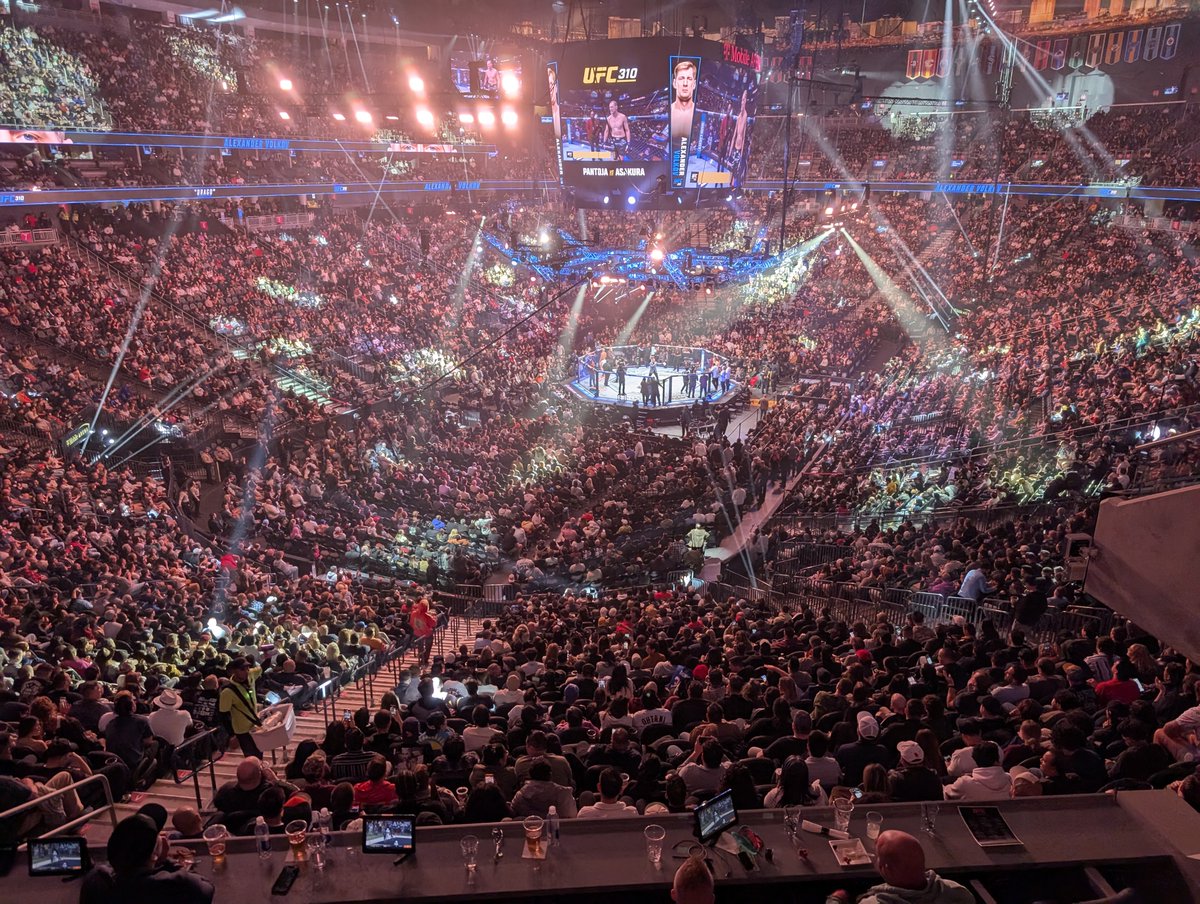 ALLONBLACK1919's tweet photo. Gambling PLUS a UFC fight... Best Vegas trip yet! 
Special shot out to my host Kylie at @MGMGrand
for the @ufc tickets! 💸💰📷 #AOB #VegasTrip #Roulette #GamblingCommunity #BeGoodHumans https://t.co/u4a3RTZjLI