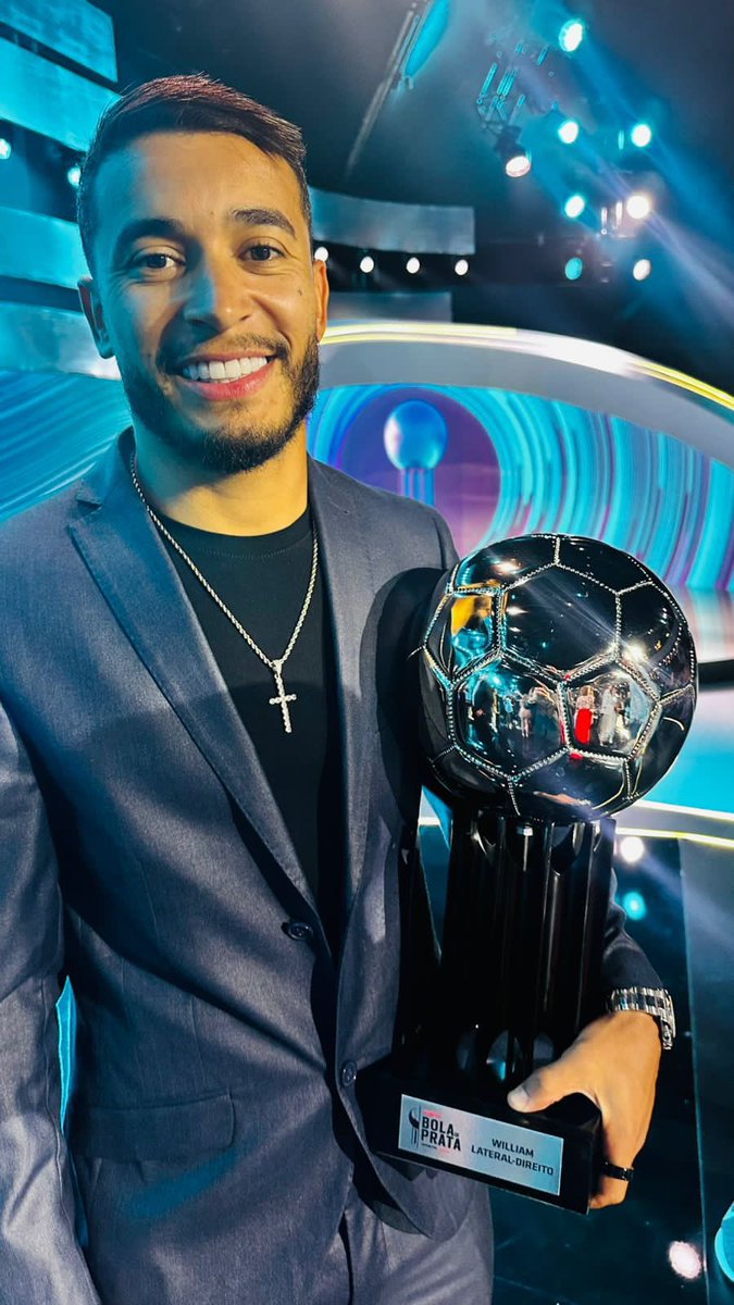 Cruzeiro's tweet photo. William foi eleito como melhor lateral-direito na premiação do Bola de Prata! Parabéns pela conquista! 👏👏 https://t.co/9yYt19O30d