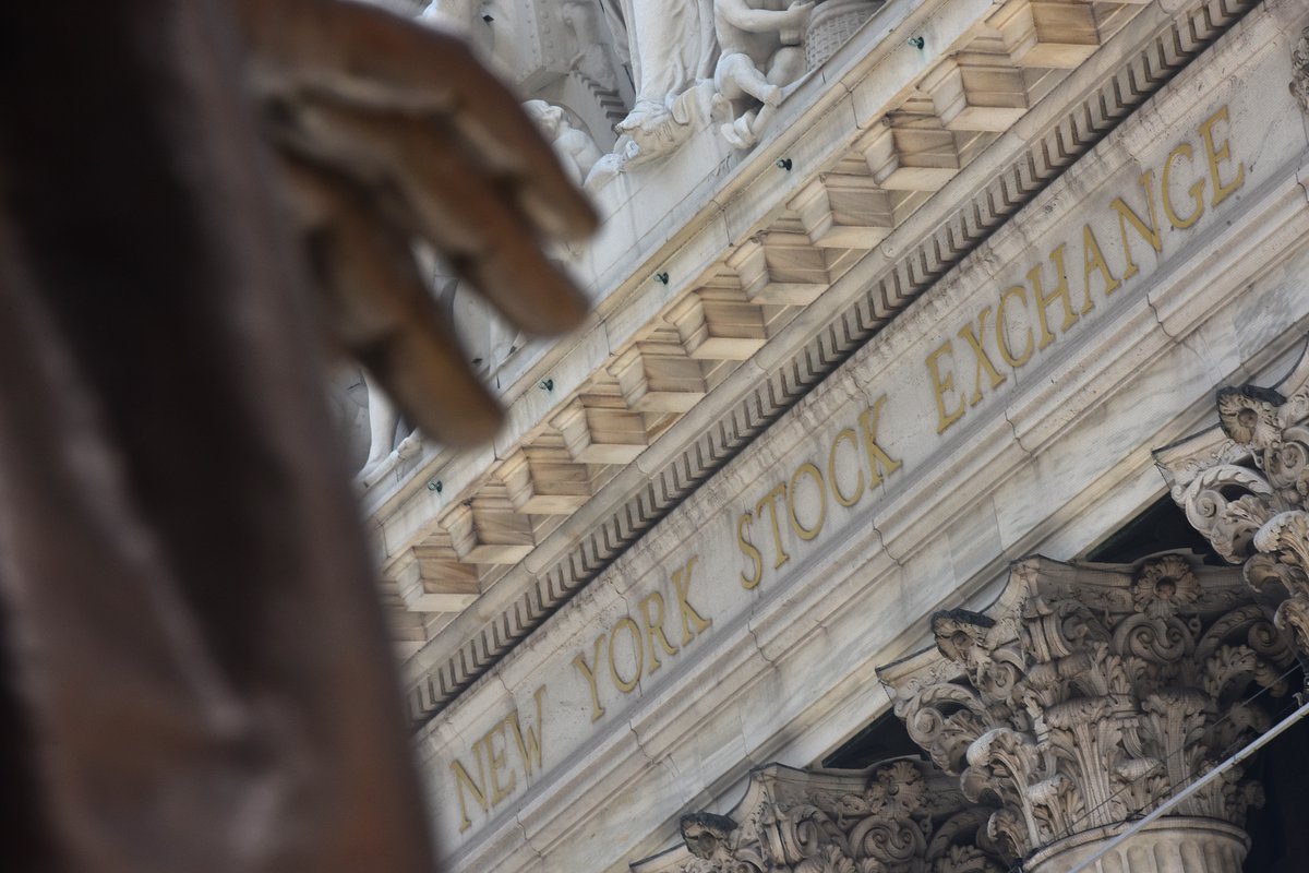 Giersh's tweet photo. A pair of #investment ideas from our #Monday afternoon #StockPicker NEXT! w/ Chuck Carlson - CEO of Horizon Investment Services on the @WBBMNewsradio Noon Business Hour 780am - 105.9fm #Chicago https://t.co/E1ERtEt0MX