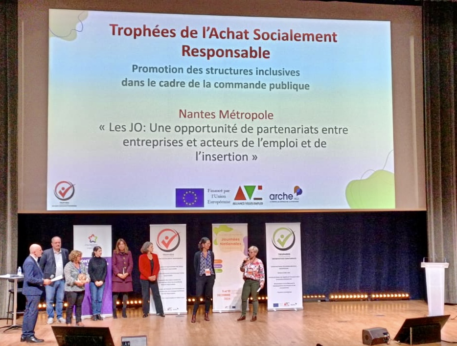 hervefournier44's tweet photo. Nouveau prix sur la commande publique responsable à @NantesMetropole Un village JO ouvert à l'insertion et à l'emploi des jeunes du territoire ! Un travail d'équipe des agents de la collectivité engagée sur les clauses sociales dans le #SPASER ! cc @Johanna_Rolland @FrRebouh https://t.co/FX6UV8cwJP