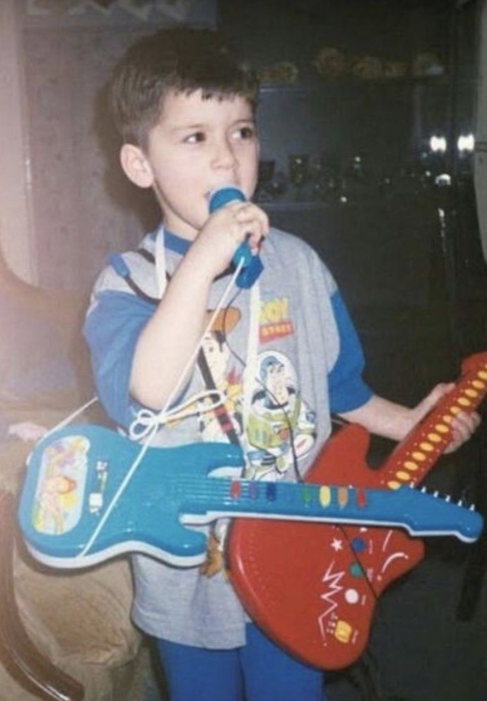 daylightbrinaa's tweet photo. this baby is about to perfom at his last uk show of his first ever sold out tour tonight 🥹 https://t.co/91BOgzYol6