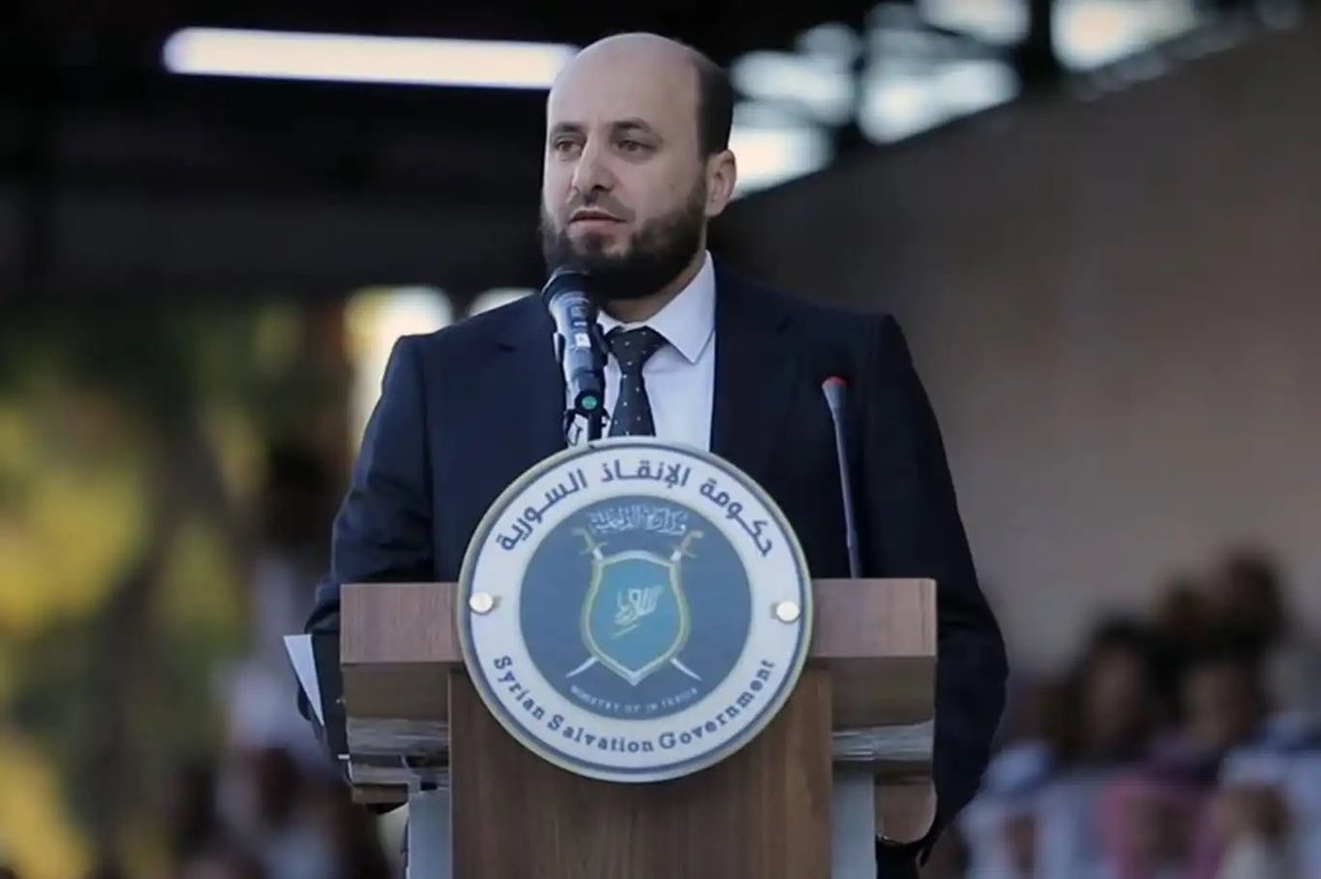 DamienRieu's tweet photo. Mohammed al #Jolan, le nouveau dirigeant djihadiste de la Syrie, a nommé Mohammed al Bashir comme nouveau Premier ministre intérimaire du « gouvernement syrien » pour superviser la transition.
#AlBashir a été directeur des programmes d'enseignement de la charia sous le régime djihadiste de #Idlib pendant deux ans et demi.
Il est étudiant et admirateur de Hassan al Banna, fondateur égyptien des Frères musulmans et de #SayedQutb, idéologue et auteur du livre fondateur du neo-jihadisme, "Jalons".
Avec cette nomination, la nature djihadiste du nouveau régime est claire.
(Via @WalidPhares)