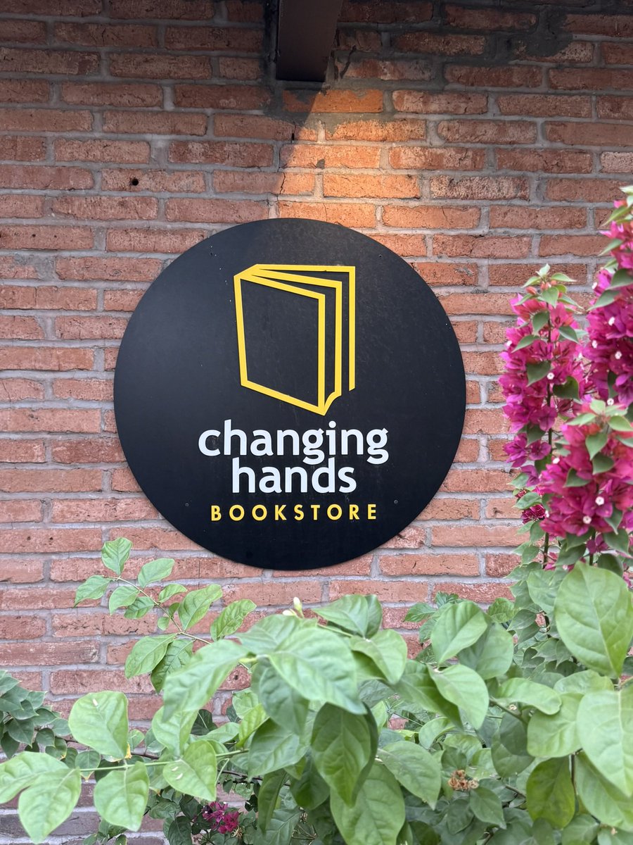 writerofhavek's tweet photo. Such a cool bookstore in Phoenix, AZ. It comes equipped with a bar inside called First Draft.
#changinghands https://t.co/Q8NZ3aF161