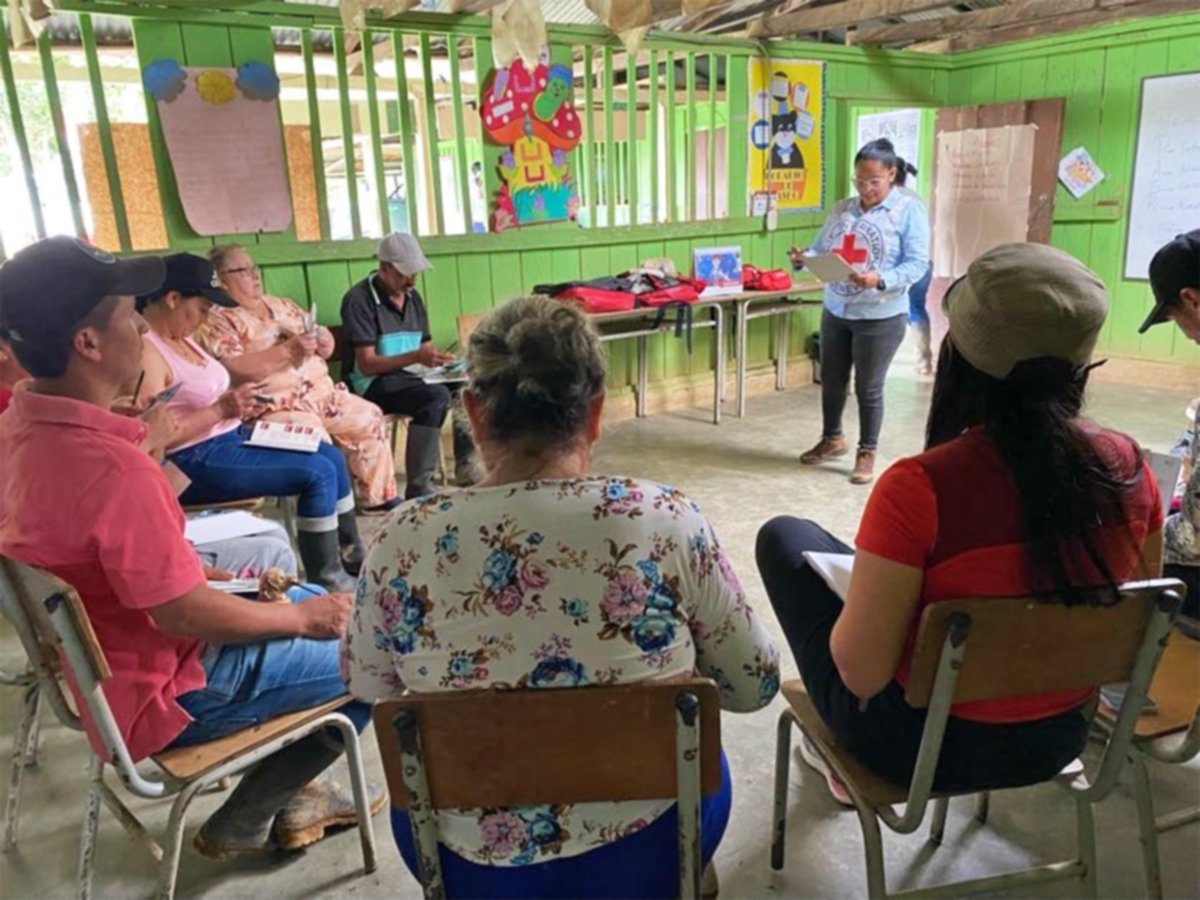 CICR_co's tweet photo. Para las personas que están en medio de los conflictos armados, llegar a centros de salud puede ser todo un reto. Es por esto que fuimos a las veredas La Esperanza de San Vicente del Caguán 🧵👇 https://t.co/SPfNPPAban