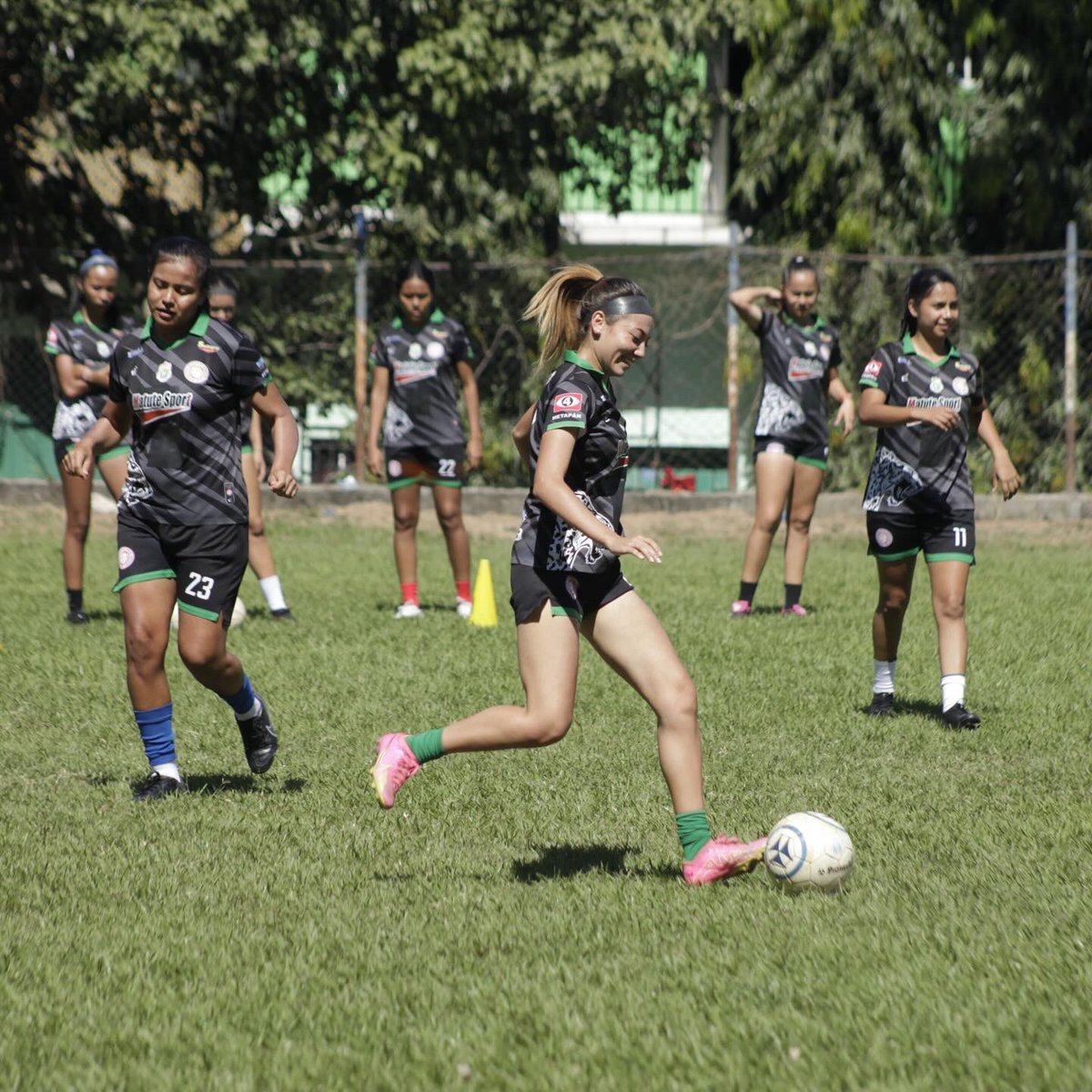 ADIMetapanFsv's tweet photo. Iniciamos semana. 🏃♀️➡️⚽️
#Proyecto1 https://t.co/yTYOwvNzVU