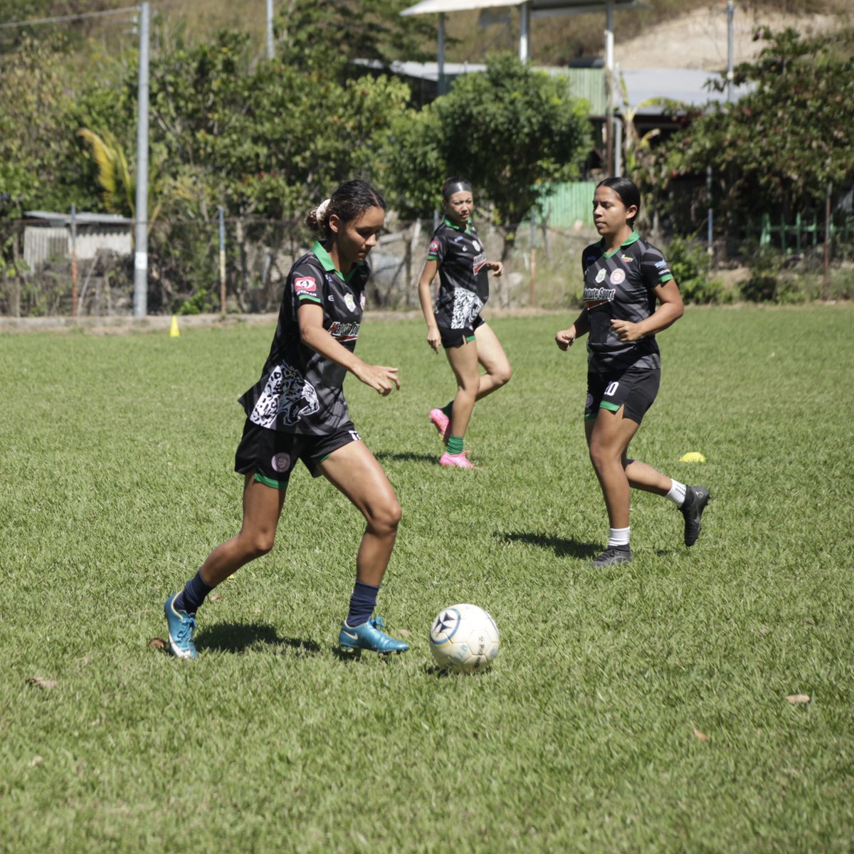 ADIMetapanFsv's tweet photo. Iniciamos semana. 🏃♀️➡️⚽️
#Proyecto1 https://t.co/yTYOwvNzVU