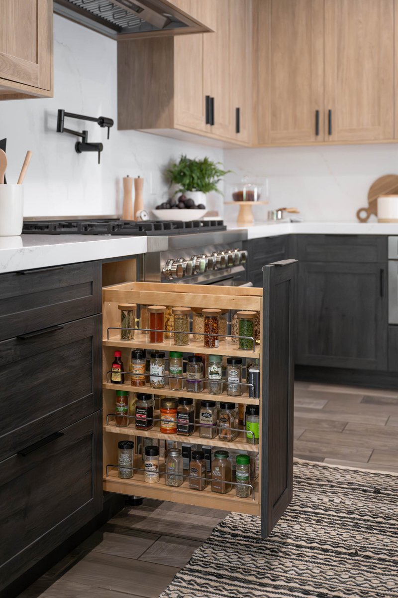 kingdom_and_co's tweet image. The options are endless for special kitchen features! Pullouts are an incredible way of storing spices, cutting boards, small appliances, and more. 

#kitchenfeatures #designbuild #kingdomandco #lasvegasremodel #kitchenremodel #cabinetry