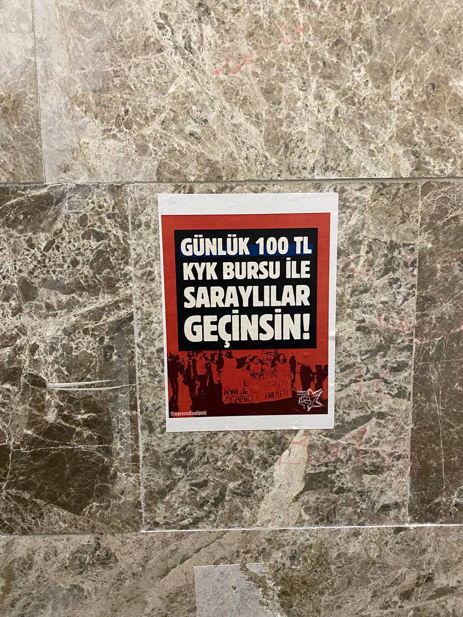 ogrncifaaliyeti's tweet photo. 66T’den iyi bilirsiniz biz üniversitelileri, 66TL ya da 100TL fark etmez: 100’ünüz kızarsın, 100 TL’ye mahkum ettikleriniz geliyor! 

Kabul etmiyoruz, tüm üniversitelilere çağrımızdır: Günlük 100 TL’ye mahkum değiliz, #100üKızarsınDiyeSokağa https://t.co/BgZLLZtKkq