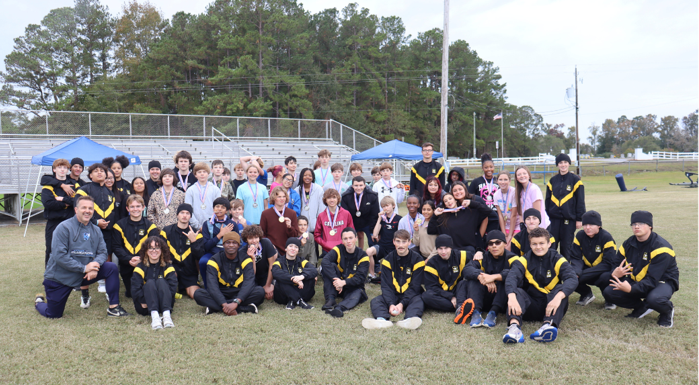 AynorHighSchool's tweet photo. The Aynor High Army JROTC program recently hosted a group of 8th graders to compete in an obstacle course. The activity served as a great recruiting tool for middle school students who may want to join the JROTC program in high school.   #GoBigBlue #AHSExcellence https://t.co/yl0RXnKgAY