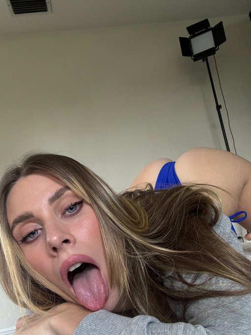 Fuck me from behind ??? https://t.co/p4eRMD12Eh