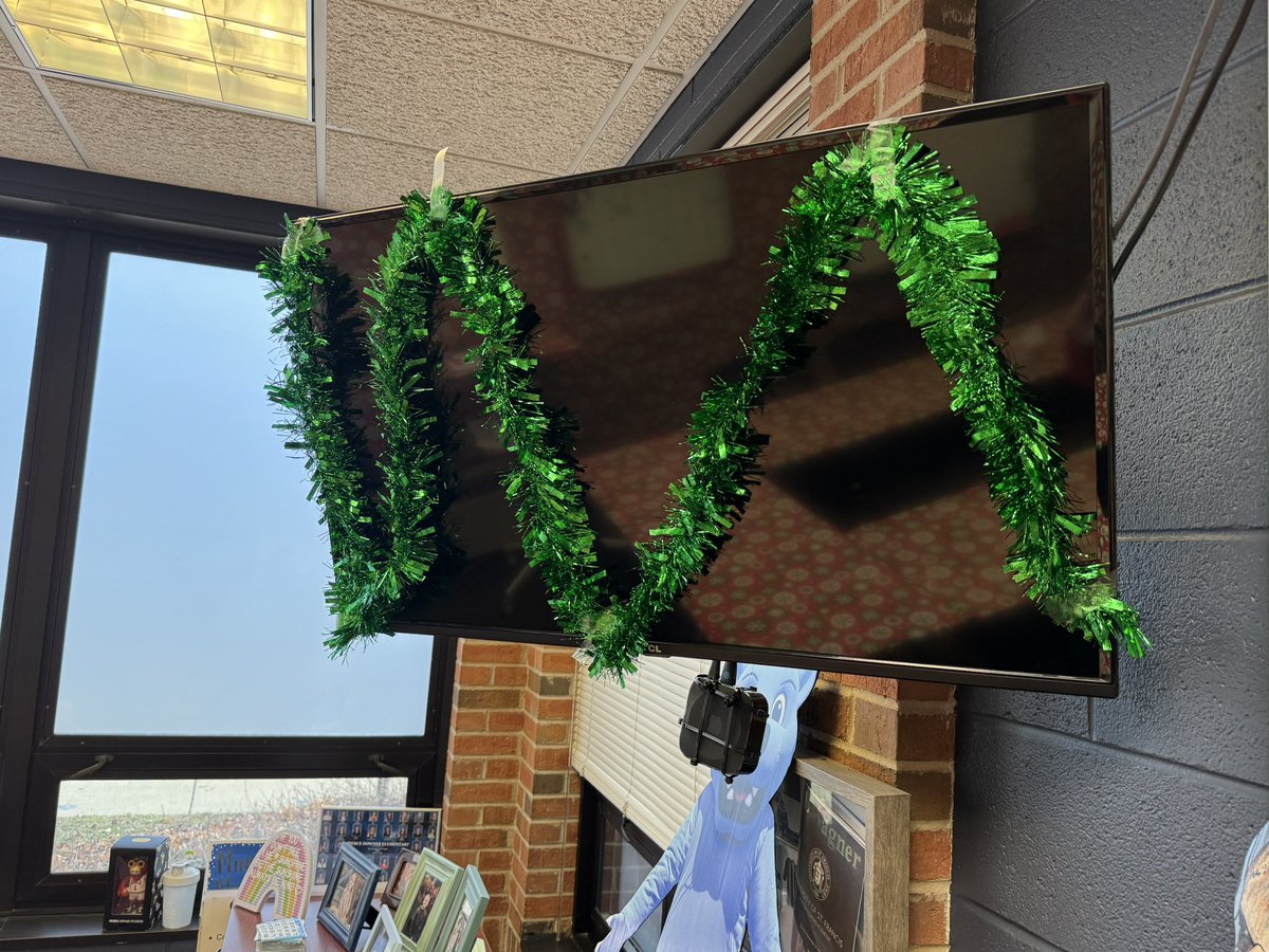 DrLelandWagner's tweet photo. If anyone sees any elves running around PD…let them know I’m looking for them! #WEarePD58 https://t.co/MnOBGRFq7m