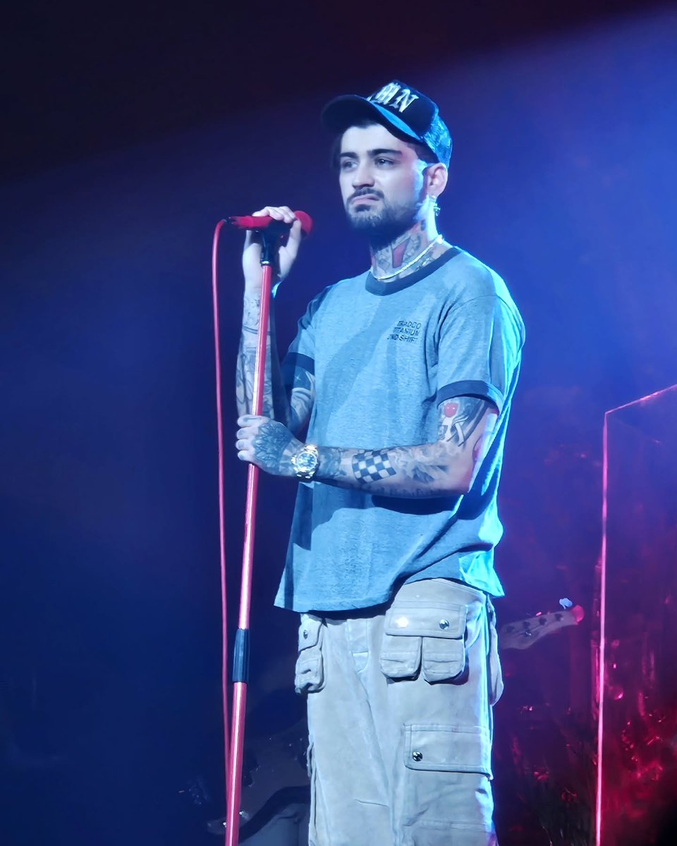 zayndailynews's tweet photo. Zayn on stage last night.

#ZaynSTTSTour 
#ZaynSTTSTourEdinburgh 

📷: Gaia Gentile https://t.co/qfzVQUBDaz
