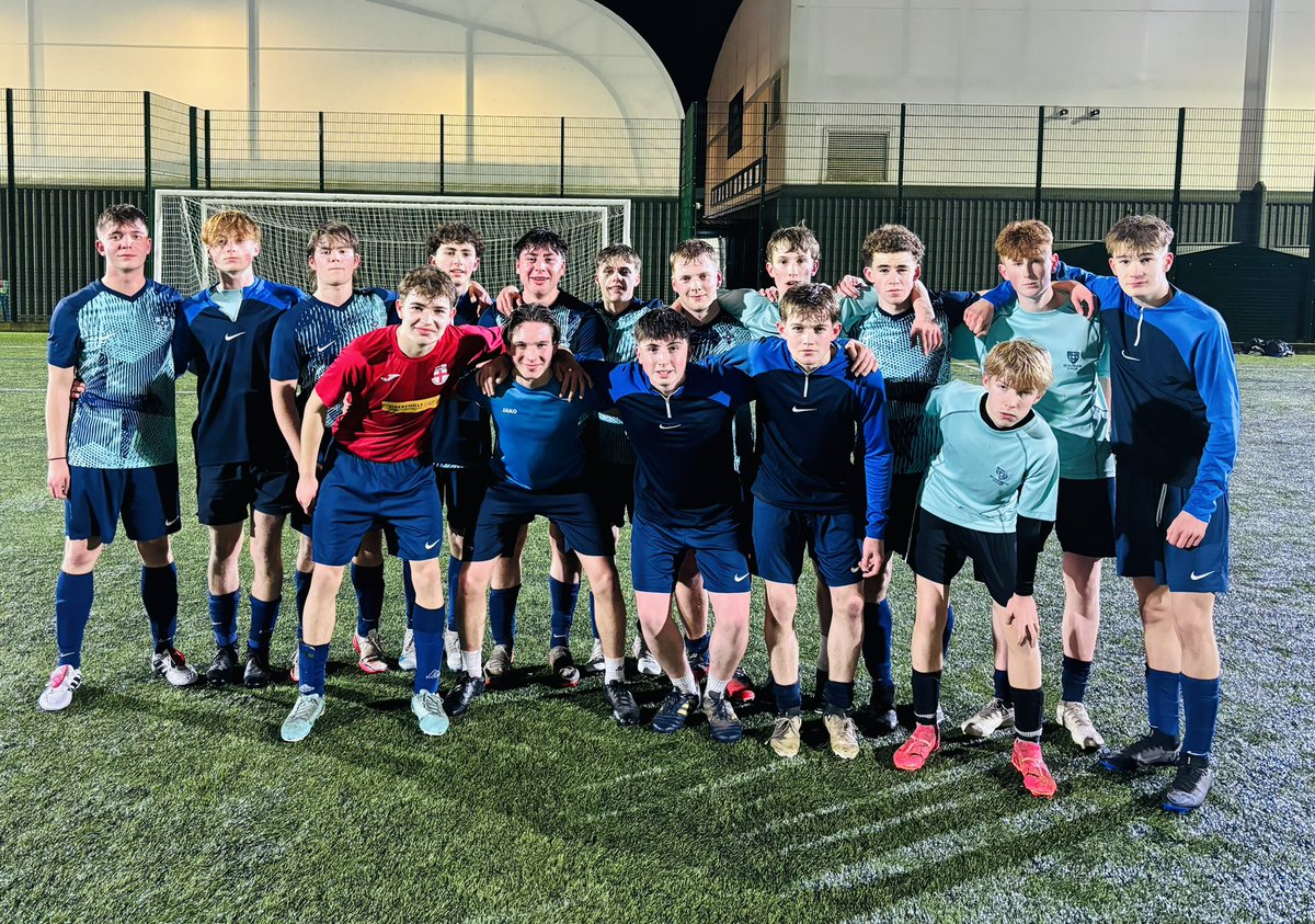 A very cheerful and festive training session for our 1st XI football team tonight. We also said farewell to our German international and Bootham legend Jan after his very successful spell with us ⚽️ 🇩🇪 #legend #dankeJan #thebeautifulgame