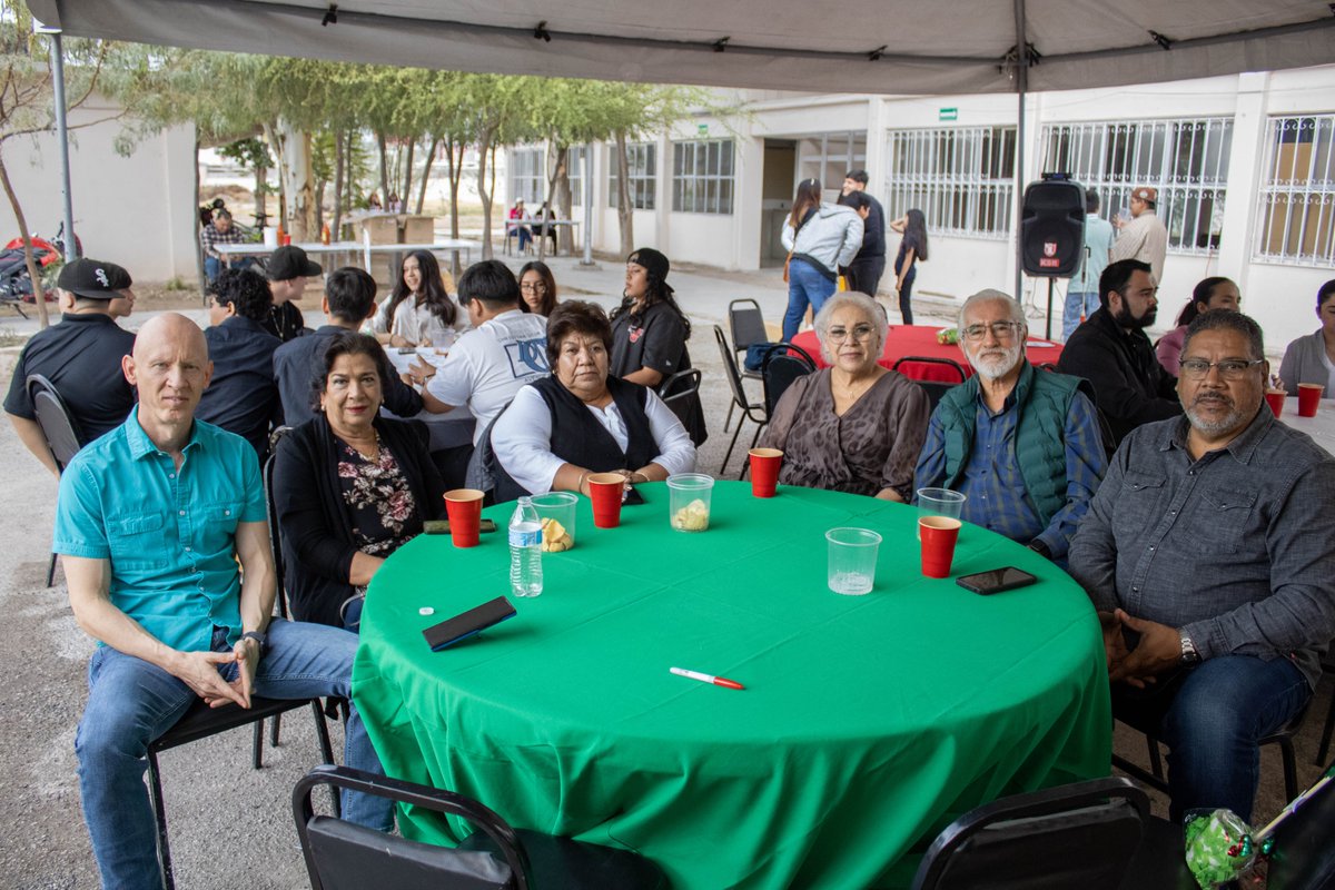 CANACINTRA_Trc's tweet photo. 🎄 ¡Un cierre de año que destaca la colaboración entre la Industria y la Educación!

La Posada del Plantel CICCCUAC del Programa de Educación Mixta fue una oportunidad para fortalecer la colaboración entre directivos, docentes y alumnos. https://t.co/O421n5mBxg