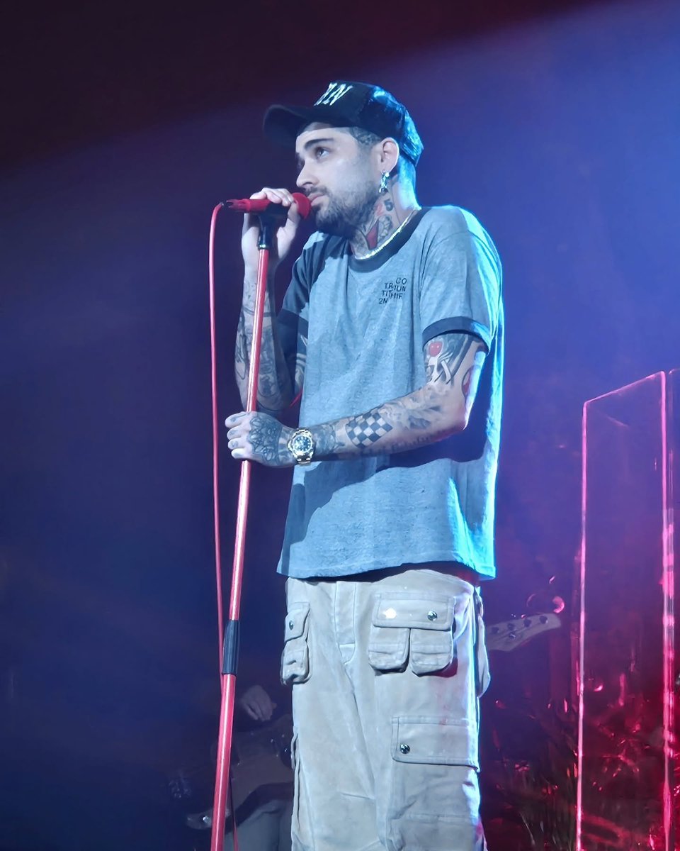 zayndailynews's tweet photo. Zayn on stage last night.

#ZaynSTTSTour 
#ZaynSTTSTourEdinburgh 

📷: Gaia Gentile https://t.co/qfzVQUBDaz