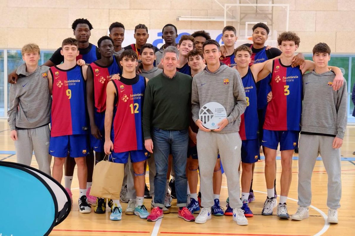 FCBbasket's tweet image. El bàsquet formatiu aconsegueix tres trofeus durant el cap de setmana. Enhorabona a tots! 

🏆 𝐂𝐀𝐃𝐄𝐓 𝐀 - Campió Torneig Ciutat de l'Hospitalet

🏆 𝐈𝐍𝐅𝐀𝐍𝐓𝐈𝐋 𝐁 - Campió Torneig Vila de Parets

🏆 𝐌𝐈𝐍𝐈- Campió Torneig Top Bàsquet Sabadell

👏💙❤