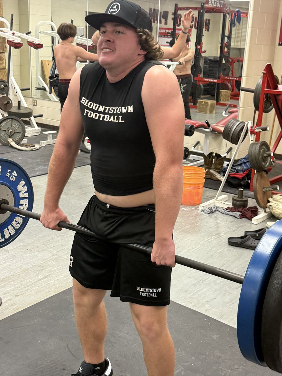 Tigers starting the week off strong in the weight room! Everyday is another opportunity to improve. Keep your eyes on the goal… #OutWorkEverybody #TEAM #WeAreBlountstown 🐅 @j0rdanbaker22 <a href="/Trentondlp/">Trenton</a> <a href="/JackThomas60016/">Jack Thomas</a>