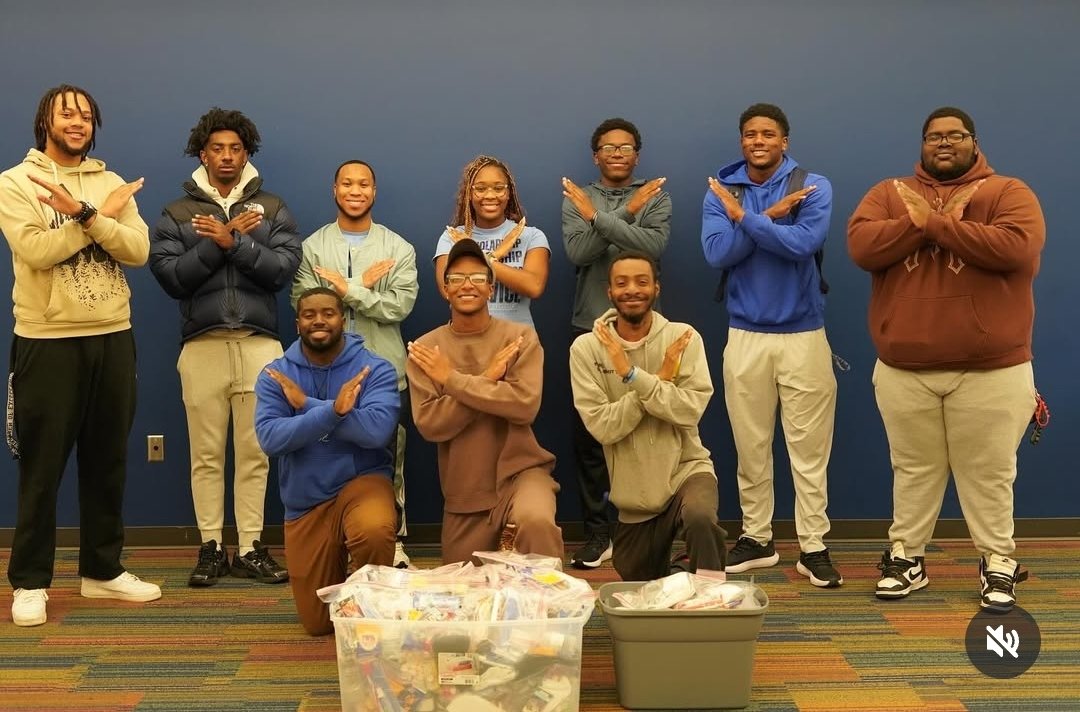 JBrooks02's tweet photo. #JSUCares: The Jackson State University "Men of Excellence" took time to provide "blessing bags" for the homeless community of Jackson this weekend. https://t.co/V2O0RU1ZAw