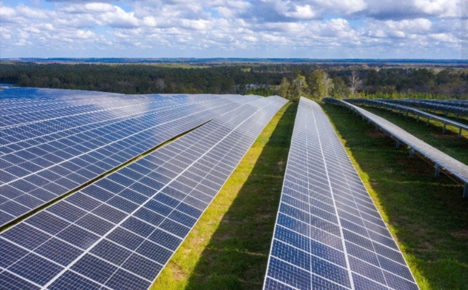 Florida has installed the second most solar power capacity in the country in 2024. The sunshine state is also predicted to take over as the top-ranked residential solar state in 2028. renewableenergyworld.com/solar/resident…