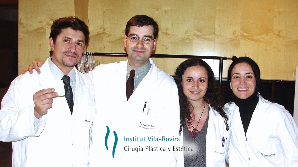 cirujanopy's tweet photo. "Celebramos 20 años del inicio de la especialización en Cirugía Plástica. 2005 - 2011". 🥂Exposición de Residentes de Cirugia Plastica en los salones del Centro Médico Teknon, Barcelona, seguido por un banquete. 💎https://t.co/XWGyXAQaAS https://t.co/lJrohlhZty