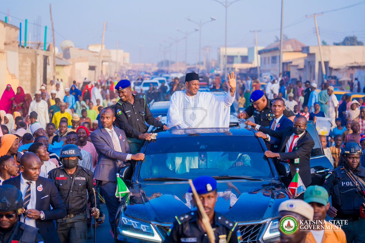 Miqdad_Jnr's tweet photo. Street credibility as Gov Radda commissioned a new road project in Katsina State Capital. 🔥🔥🔥 https://t.co/I3o0tdSpn5