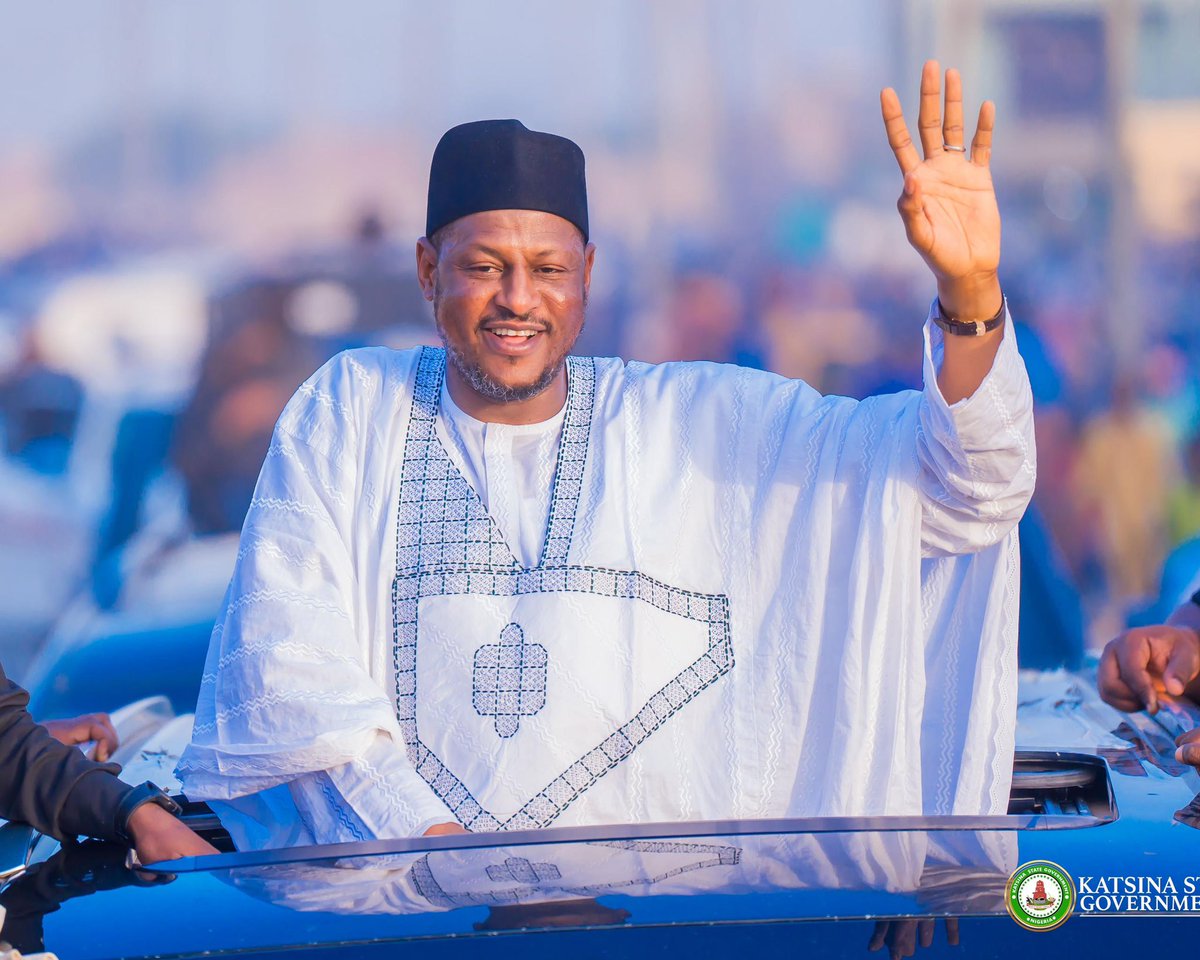 Miqdad_Jnr's tweet photo. Street credibility as Gov Radda commissioned a new road project in Katsina State Capital. 🔥🔥🔥 https://t.co/I3o0tdSpn5