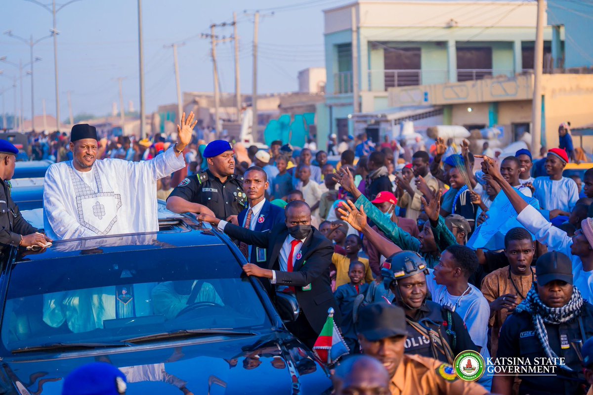 Miqdad_Jnr's tweet photo. Street credibility as Gov Radda commissioned a new road project in Katsina State Capital. 🔥🔥🔥 https://t.co/I3o0tdSpn5