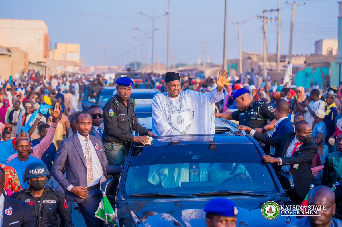 Miqdad_Jnr's tweet photo. Street credibility as Gov Radda commissioned a new road project in Katsina State Capital. 🔥🔥🔥 https://t.co/I3o0tdSpn5