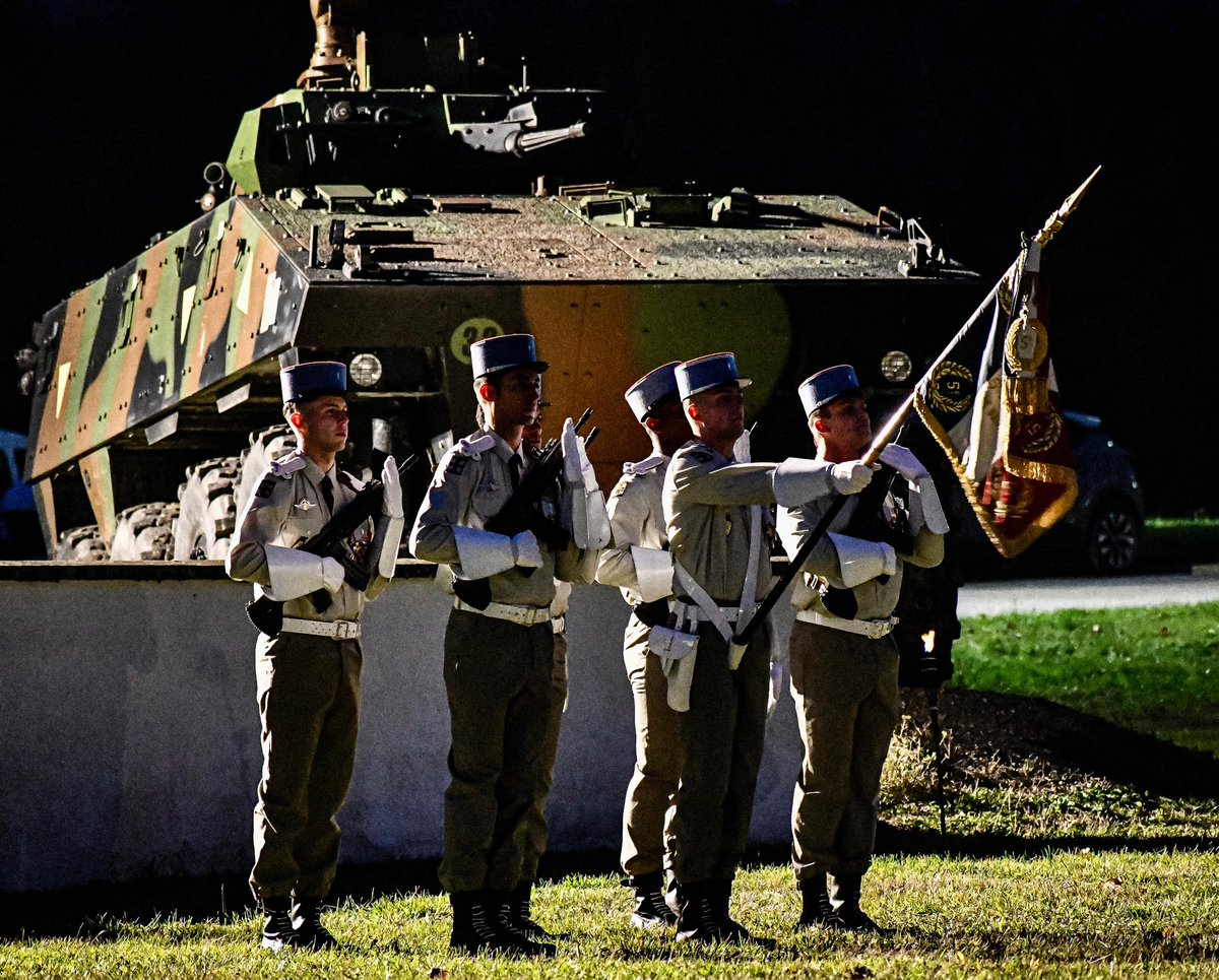 5eDragons's tweet photo. En présence du général de brigade Philippe Le Carff, commandant la @7e_brig_blindee, ce lundi marque la création du groupement tactique interarmes « dragon » 🐉 pour le déploiement régimentaire en Roumanie.

#ArméeDeTerre #ÀLaHauteur #Interarmes #5eRD #SoldatsOps #PrépaOps https://t.co/yRlPMN1Vf9