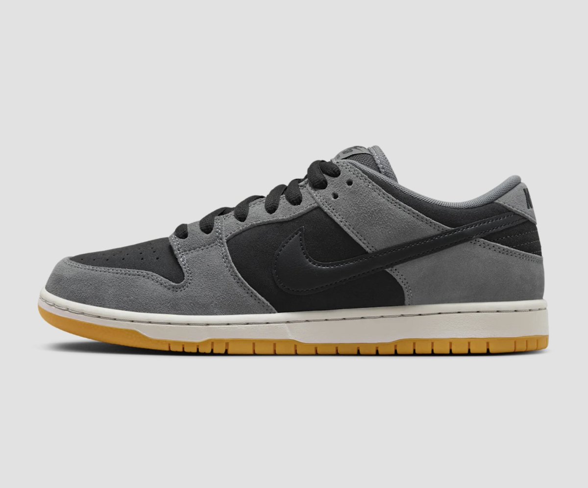 SOLELINKS's tweet photo. Ad: Nike SB Dunk Low Pro 'Black and Smoke Grey' releases tomorrow (12/10) at 7am PT/10am ET => https://t.co/QKzZkJ1SXh https://t.co/MtulQrK2gA