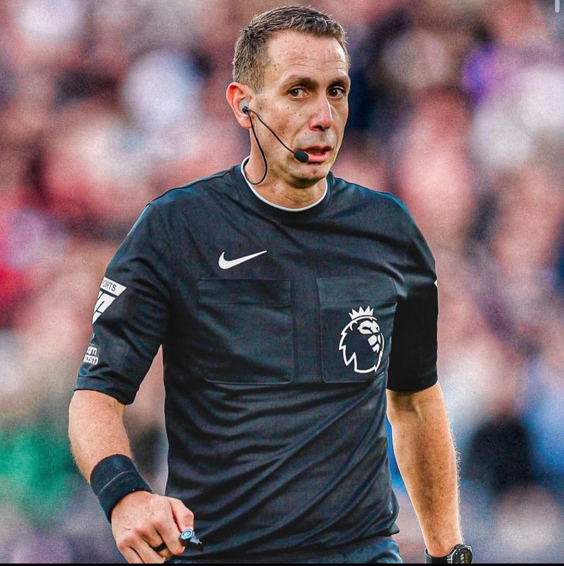 CrossbarUp's tweet photo. Profesyonel Hakemleri Kurulu, David Coote'un görevine son verildiğini açıkladı.

İngiliz hakemin geçtiğimiz haftalarda eski Liverpool menajeri Jürgen Klopp'a hakaret ettiği görüntüler ortaya çıkmıştı. Ayrıca daha sonrasında yasaklı madde kullandığı görüntüler de paylaşılmıştı. https://t.co/NDDNDFYBu4