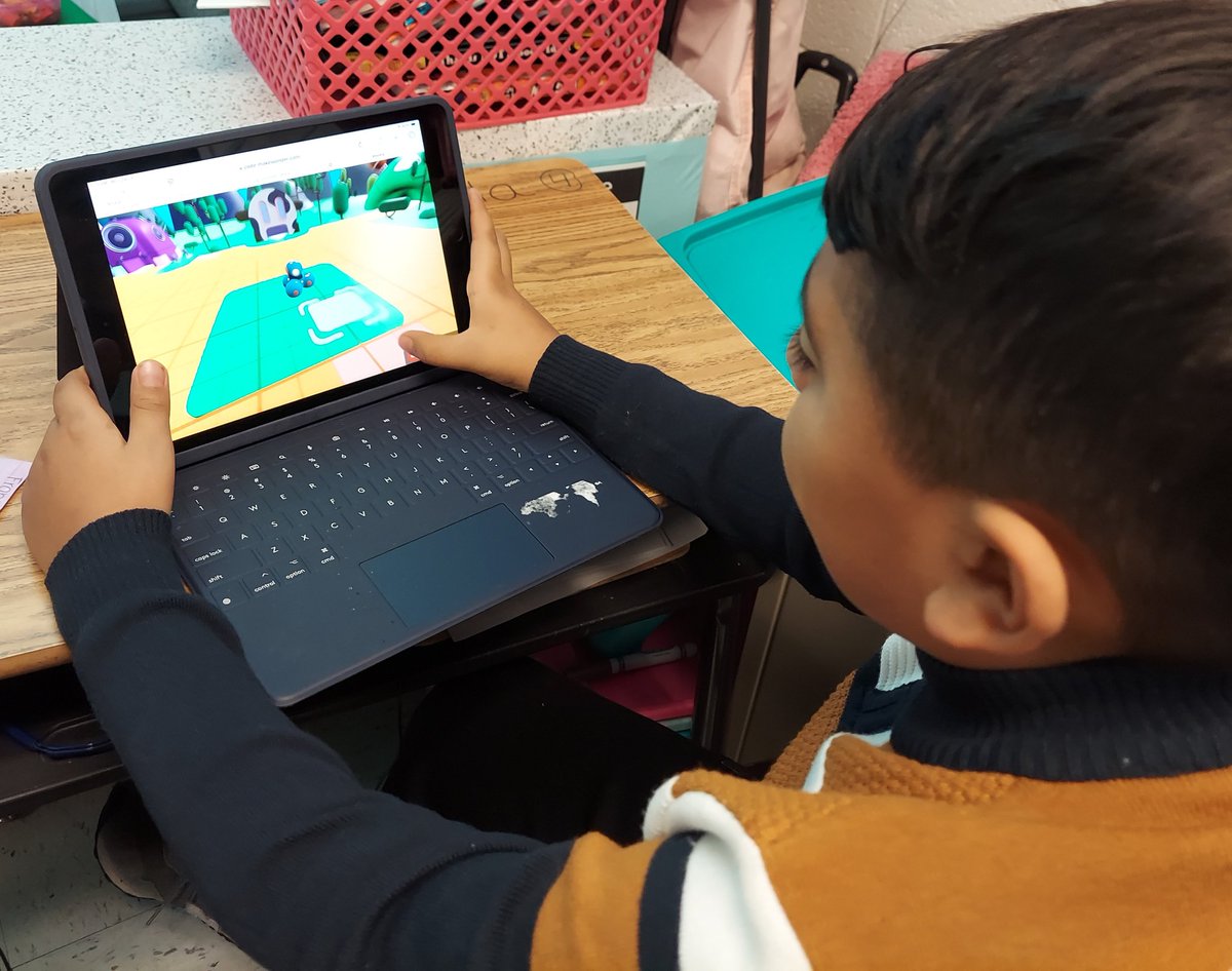 EdTechieMeg's tweet photo. 2nd graders engaged in an Hour of Code with @WonderWorkshop Thank you @BryanLMiller for this hands-on virtual robot experience! #FunWithWonder @CharnickITC @mrwardtechie @CIT_PWCS https://t.co/nKRAOGLqc8
