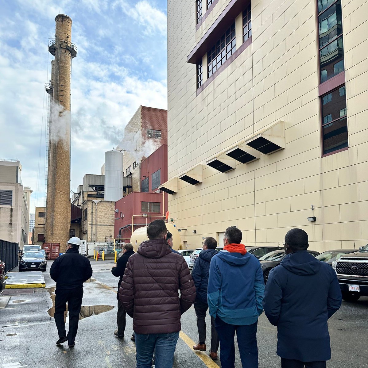 CambridgeCRA's tweet photo. 💨 Full Steam Ahead💨
Our CRA staff toured Vicinity Energy's Kendall Square facility.

Vicinity is electrifying operations to provide carbon-free steam, eSteam™, to customers. We were amazed by their 42MW electric boiler, now delivering eSteam™.

#CarbonFreeEnergy #Innovation https://t.co/mhzJaSnBdO