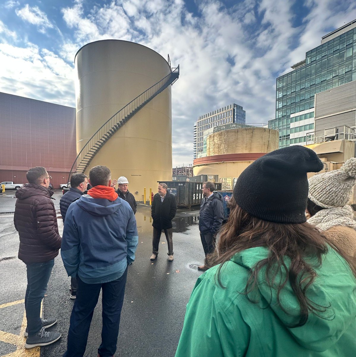 💨 Full Steam Ahead💨
Our CRA staff toured Vicinity Energy's Kendall Square facility.

Vicinity is electrifying operations to provide carbon-free steam, eSteam™, to customers. We were amazed by their 42MW electric boiler, now delivering eSteam™.

#CarbonFreeEnergy #Innovation