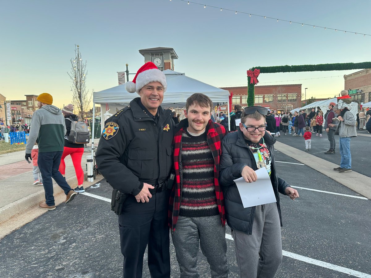 dcsheriff's tweet photo. The Christmas spirit was in full swing this weekend. Sheriff Weekly and some of #DCSOs finest were out and about spreading holiday cheer. #DCSO Senior Resource pup was a fan favorite, especially with some of our youngest community members. Deputy Kathryn Nicola had the best interaction with a young lady who wants to be a police officer and was thrilled to run into a female deputy. The look on Deputy Nicola's face says she was just as happy with the conversation. #BestJobEver
Thanks to all the community members who stopped by to say hi! No Grinch was found this weekend!