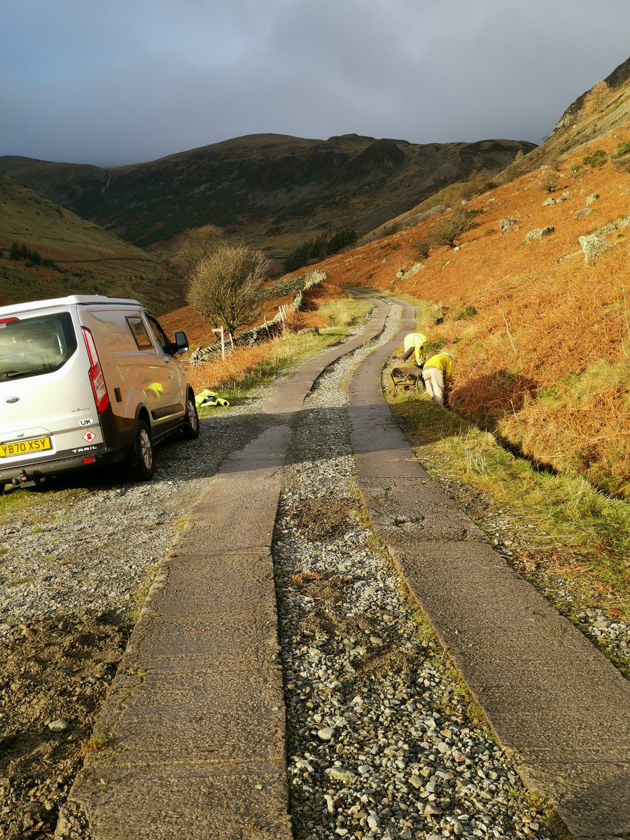 Huge thanks to the 25 or so club members and hostel folk who helped spread stone on the Greenside bridleway and clear the ditch today.
30 tonnes later and we're done with that job for the year. Tow and track ready to go!