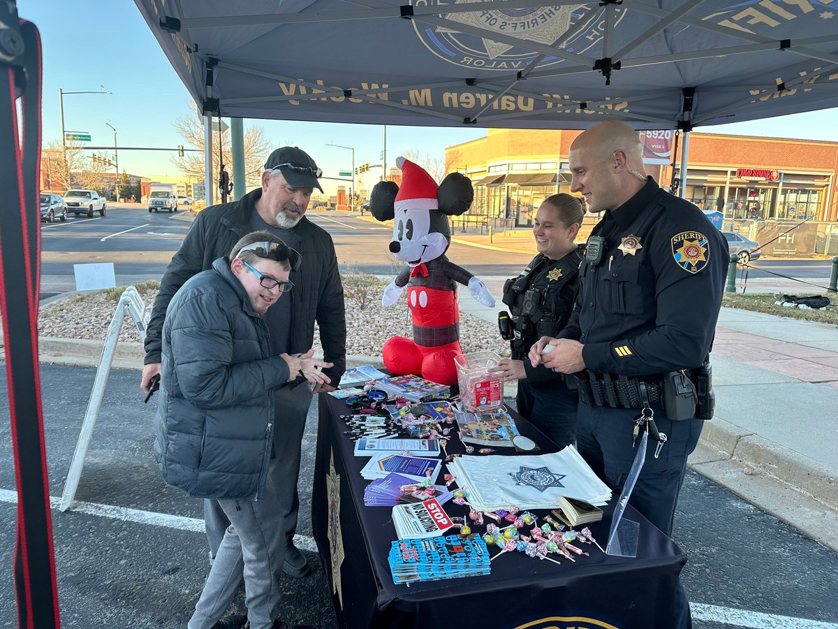 dcsheriff's tweet photo. The Christmas spirit was in full swing this weekend. Sheriff Weekly and some of #DCSOs finest were out and about spreading holiday cheer. #DCSO Senior Resource pup was a fan favorite, especially with some of our youngest community members. Deputy Kathryn Nicola had the best interaction with a young lady who wants to be a police officer and was thrilled to run into a female deputy. The look on Deputy Nicola's face says she was just as happy with the conversation. #BestJobEver
Thanks to all the community members who stopped by to say hi! No Grinch was found this weekend!