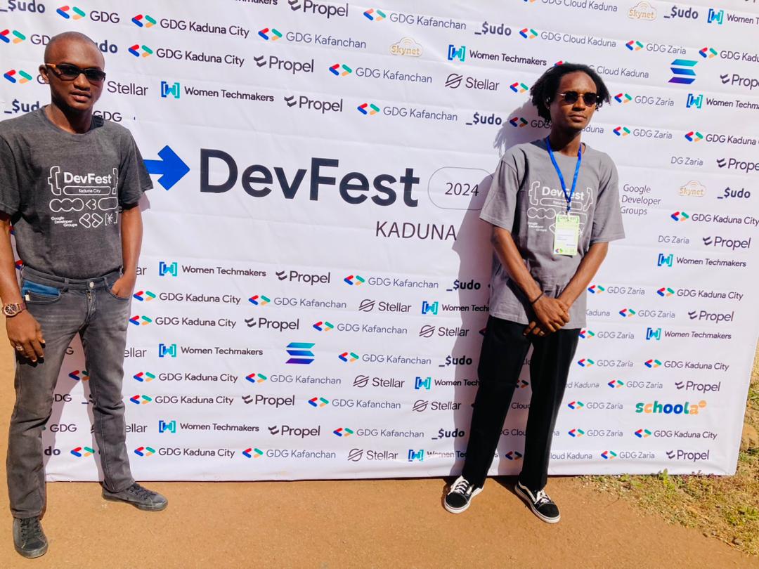ahmadumeta4's tweet photo. Here's a belated celebration of DevFest Kaduna 🙂
#DEVFESTKADUNA
#GDGKADUNA https://t.co/ULwyEqL6QP