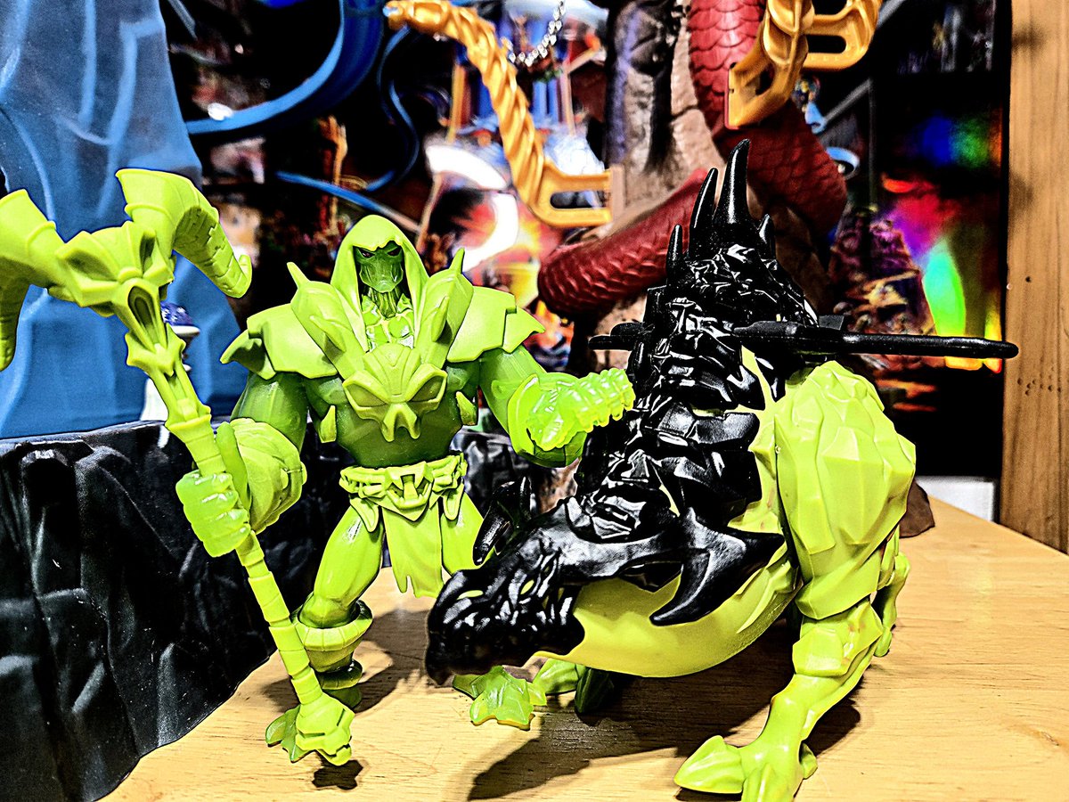 cracktasticpod's tweet photo. Happy #motumonday New video on YouTube https://t.co/7UgPq8jUIM @Mattel @MastersOfficial #thepfpn #cracktasticplastic #motu #mastersoftheuniverse #unboxing #firstimpressions #review #collectingfamily #toyphotography #netflix #skeletor #battlebones #hemanandthemastersoftheuniverse https://t.co/FeuMPOLIrN
