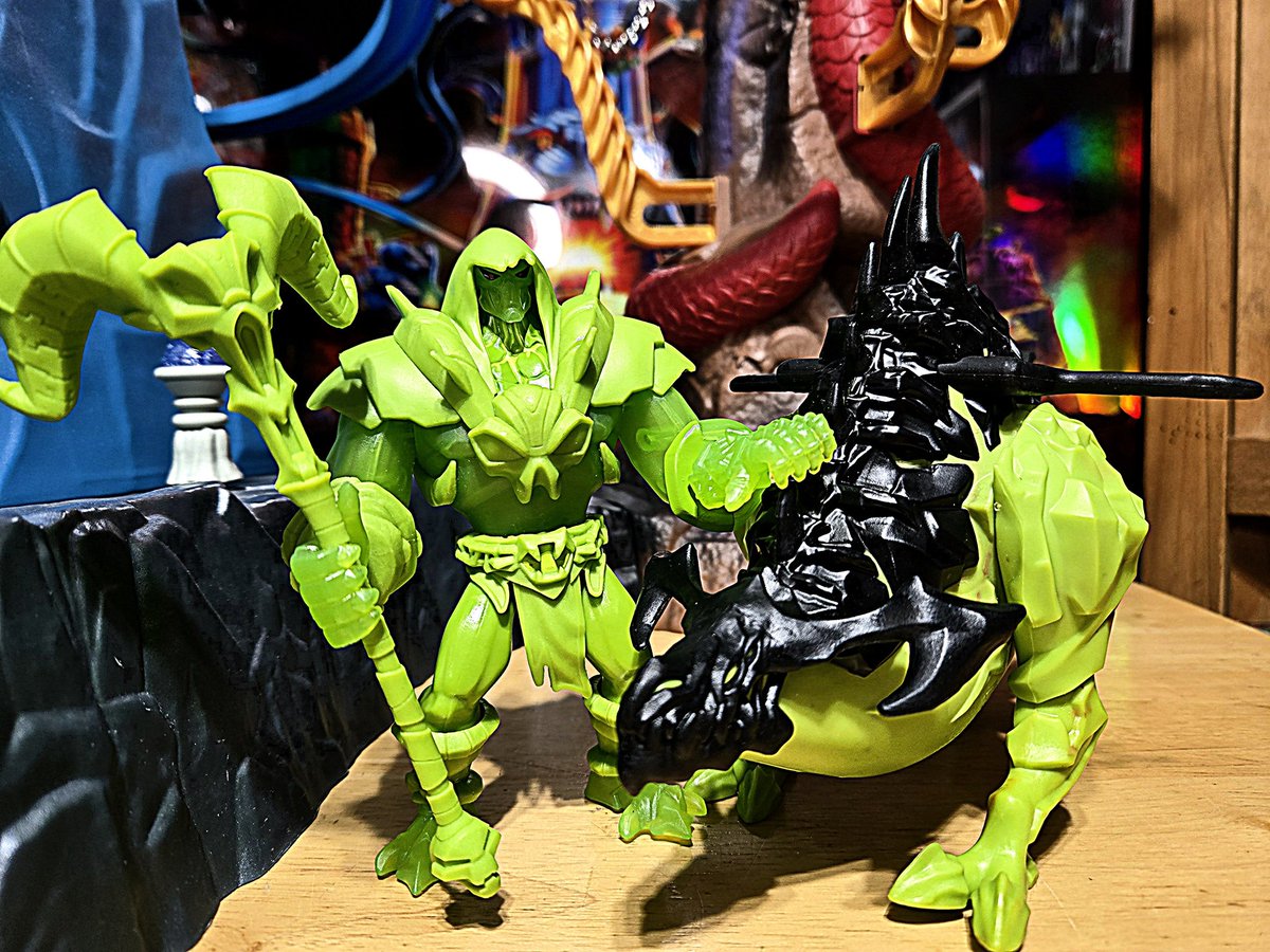 cracktasticpod's tweet photo. Happy #motumonday New video on YouTube https://t.co/7UgPq8jUIM @Mattel @MastersOfficial #thepfpn #cracktasticplastic #motu #mastersoftheuniverse #unboxing #firstimpressions #review #collectingfamily #toyphotography #netflix #skeletor #battlebones #hemanandthemastersoftheuniverse https://t.co/FeuMPOLIrN