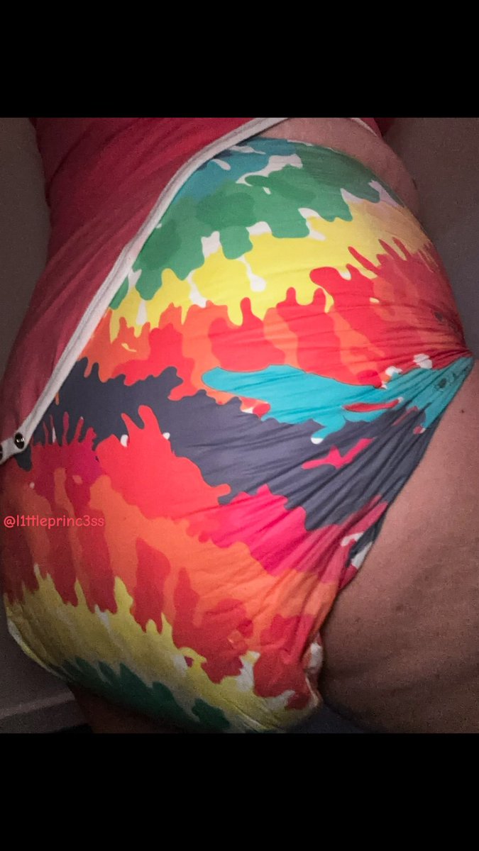 l1ttleprinc3ss's tweet photo. but daddy i can hardly walk! can’t i at least have a change before we go out? 🥺

#abdl #abdlgirl #abdlprincess #diaperprincess #diapermess https://t.co/udpDu9HV44
