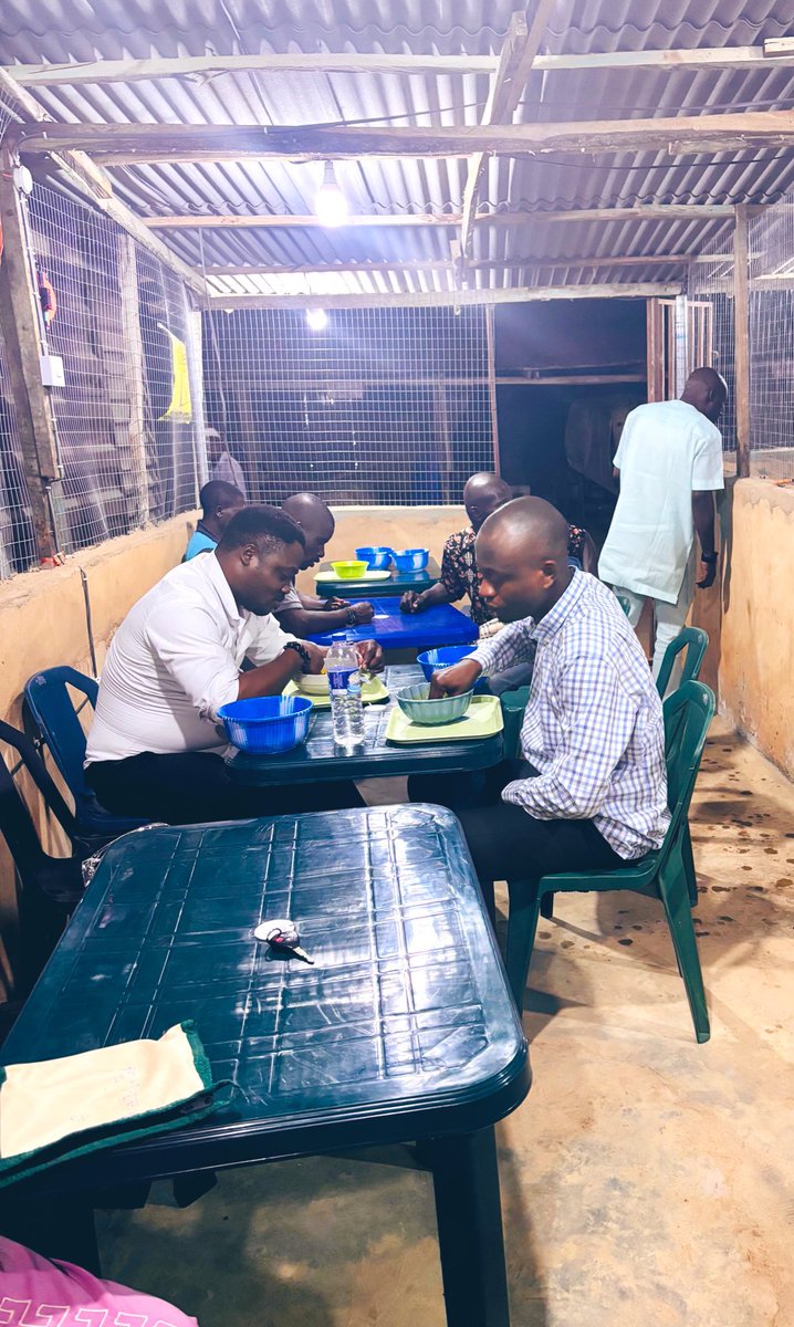 TheFavourAura's tweet photo. Night owls? Rejoice🤩
Our doors are still open, and our Amala is so hot 🔥 and fresh ☺️
#NightLife
#FoodIssaBae😍
#AmalaJunction 🍽️ https://t.co/8eVgckDavM