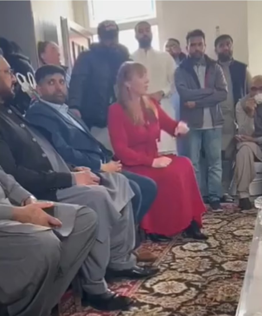 PeteJacksonGMP's tweet photo. This is an iconic photo which says so much about the #generalelection24, about @UKLabour &amp; the religion of Islam!👇
Where are all the women Ange? 🤔
Do you think our Deputy Prime Minister has the intellect to see how much is wrong about what's at play or is she wilfully blind? 🤔 https://t.co/DbkhWD9iTK